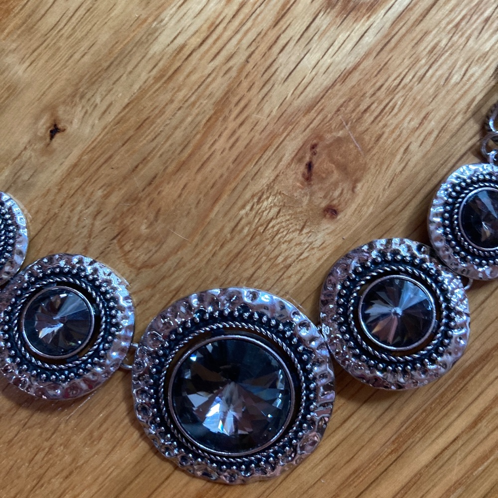 NWT Paparazzi Silver Jeweled Necklace/Earrings Set - Picture 2 of 4